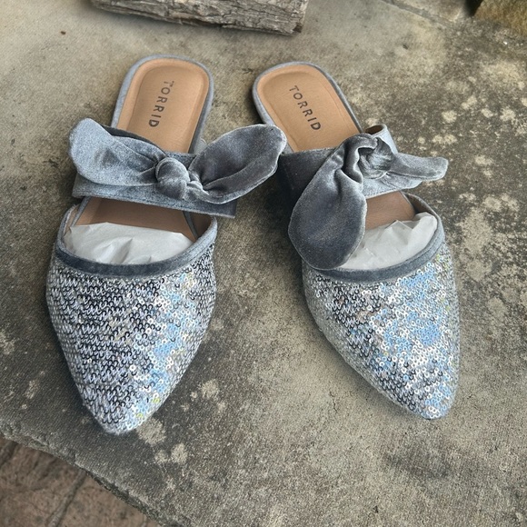Torrid  Sequins & Velvet bow pointed flats Sz-7.5W.  C - Picture 2 of 11